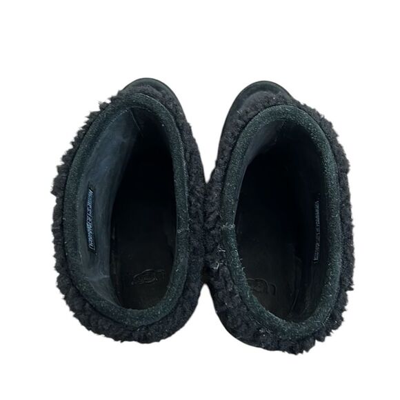 UGG Black Boots Woman’s Size 7 Coldin Suede Sheepskin Wedge Ankle Bootie Pull on - Picture 6 of 10